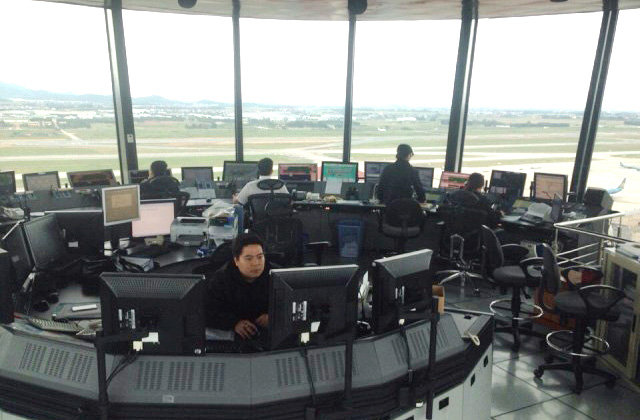 VATM: Mở thêm vị trí cấp huấn lệnh không lưu tại Đài Kiểm soát không lưu Nội Bài