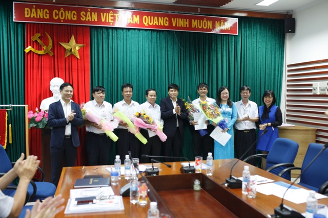 VATM: Trao quyết định thành lập Trung tâm Khí tượng hàng không Tân Sơn Nhất
