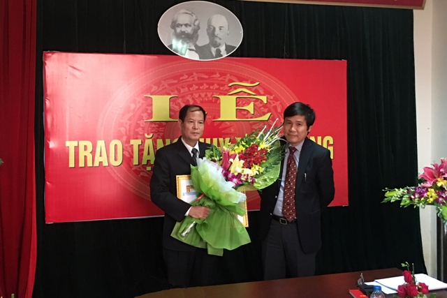 Đảng ủy VATM: Trao tặng Huy hiệu 30 năm tuổi Đảng cho đồng chí Nguyễn Văn Thược