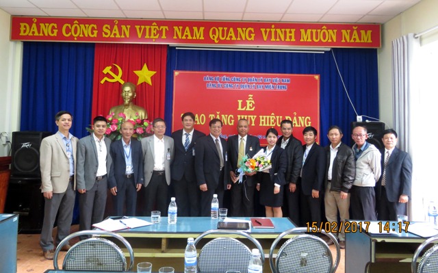 Công ty Quản lý bay miền Trung tổ chức Lễ Trao tặng Huy hiệu 30 năm tuổi Đảng