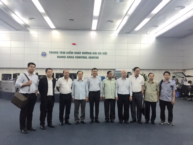 Đoàn lãnh đạo Bộ Giao thông và công chính Lào tới thăm Tổng công ty Quản lý bay Việt Nam