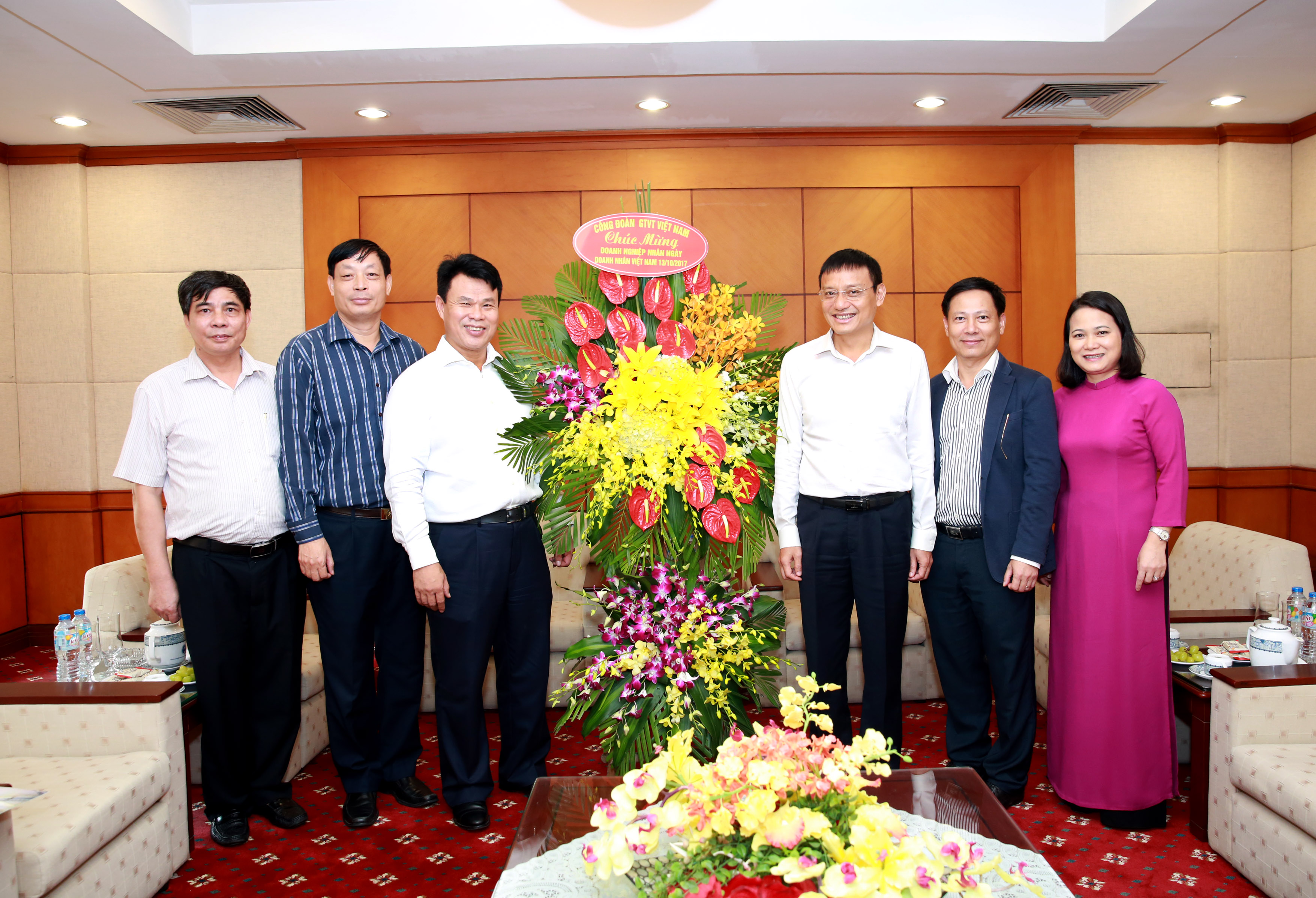 Chủ tịch Công đoàn Giao thông vận tải Việt Nam gặp mặt chúc mừng Lãnh đạo VATM nhân ngày Doanh nhân Việt Nam