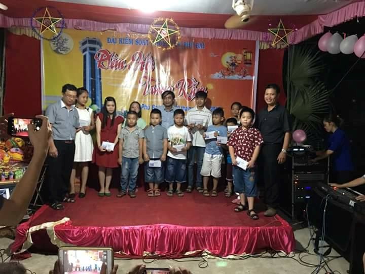 Đài Kiểm soát Không lưu Phú Bài tổ chức chương trình “Đêm hội trăng rằm”  cho các cháu Thiếu niên Nhi đồng nhân dịp Tết Trung thu năm 2017