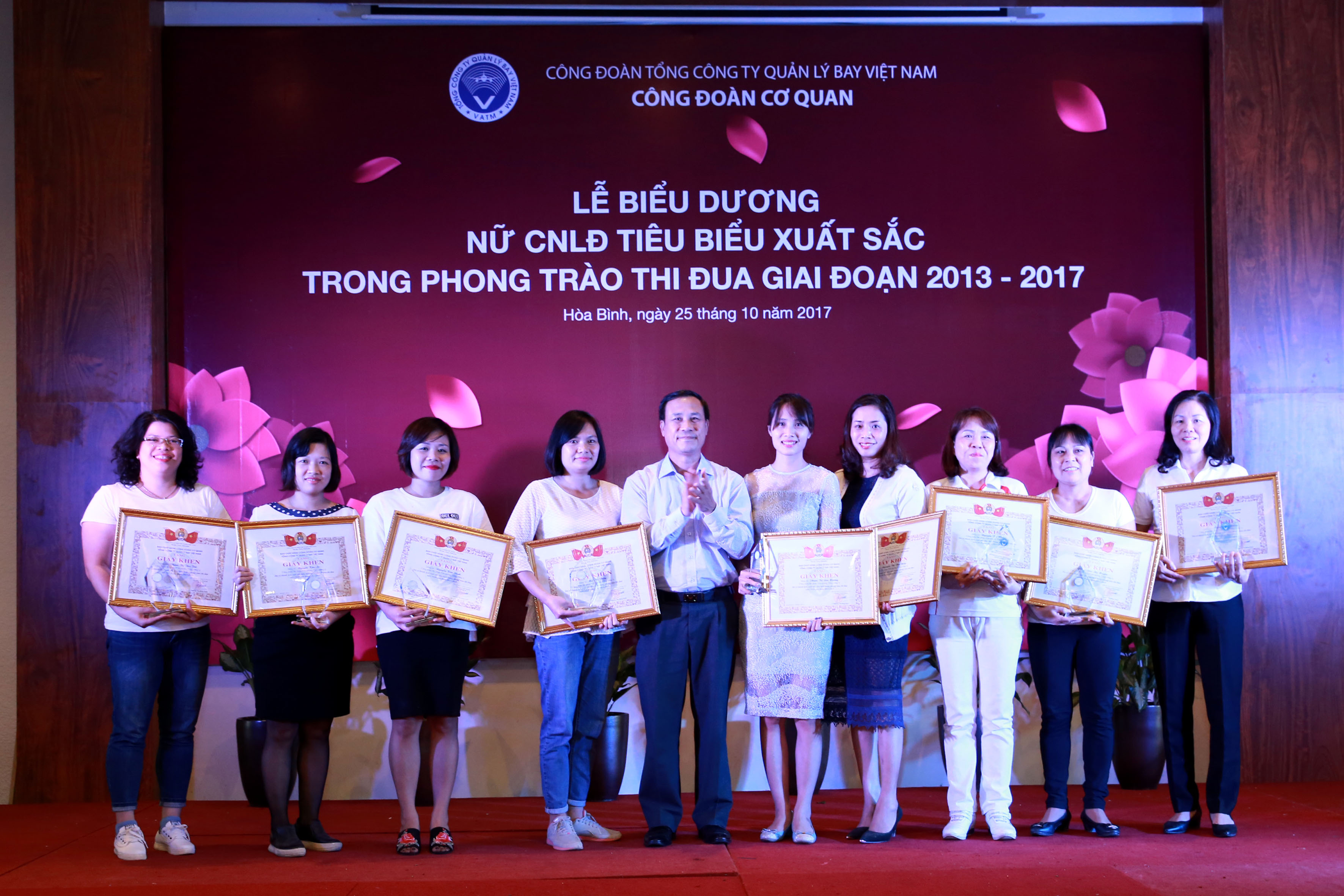 Công đoàn Cơ quan tổ chức biểu dương, tôn vinh nữ CNLĐ tiêu biểu  giai đoạn 2013-2017
