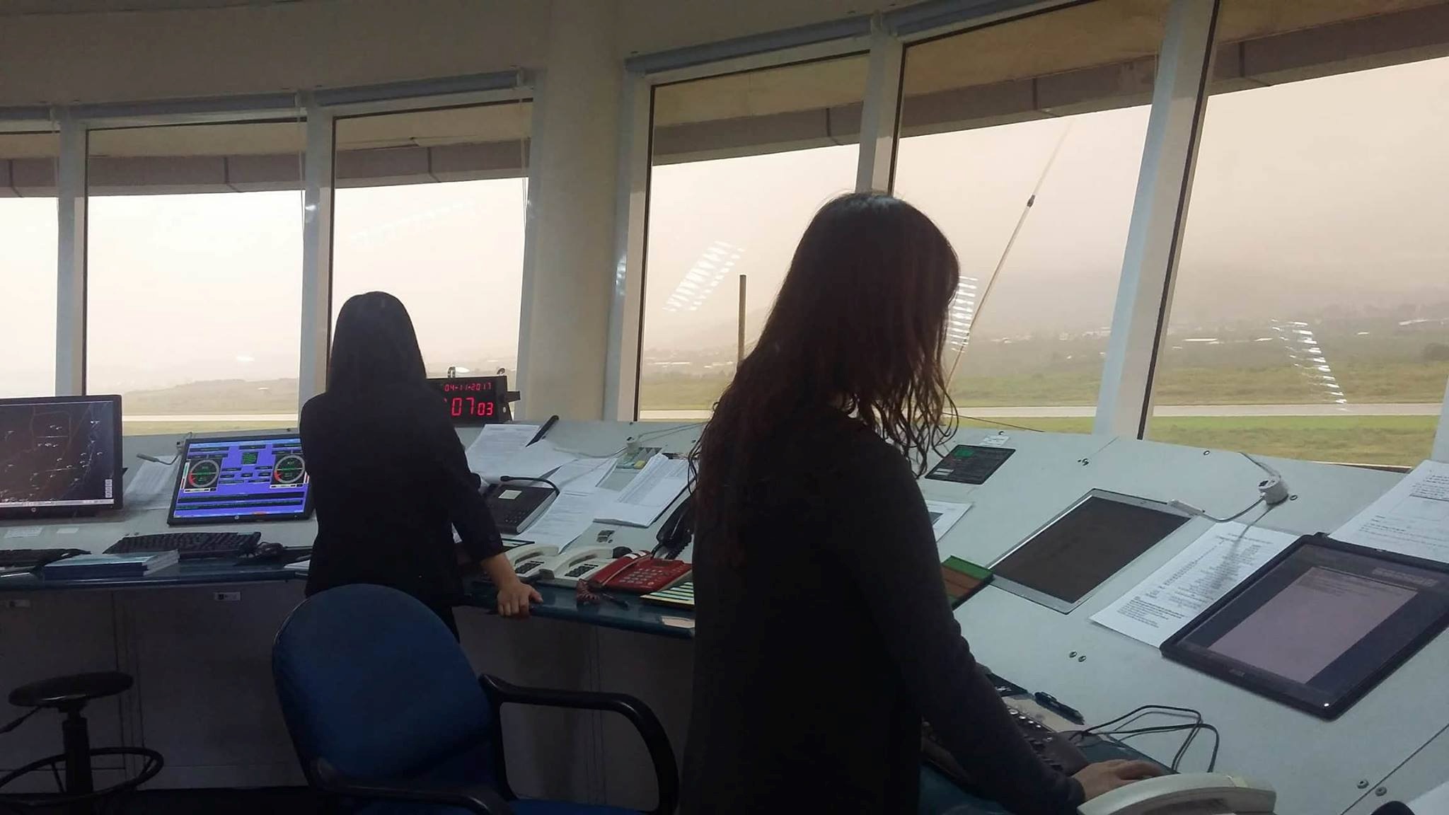 Công tác cung cấp dịch vụ khí tượng cho hoạt động bay trong bão Damrey tại Công ty Quản lý bay miền Nam