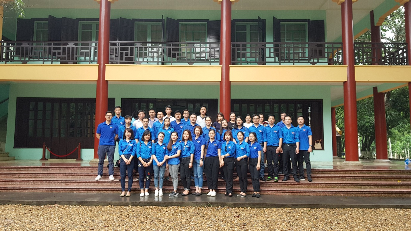 Đoàn Thanh niên Trung tâm Thông báo tin tức hàng không tổ chức về nguồn tại Khu di tích K9 - Đá Chông
