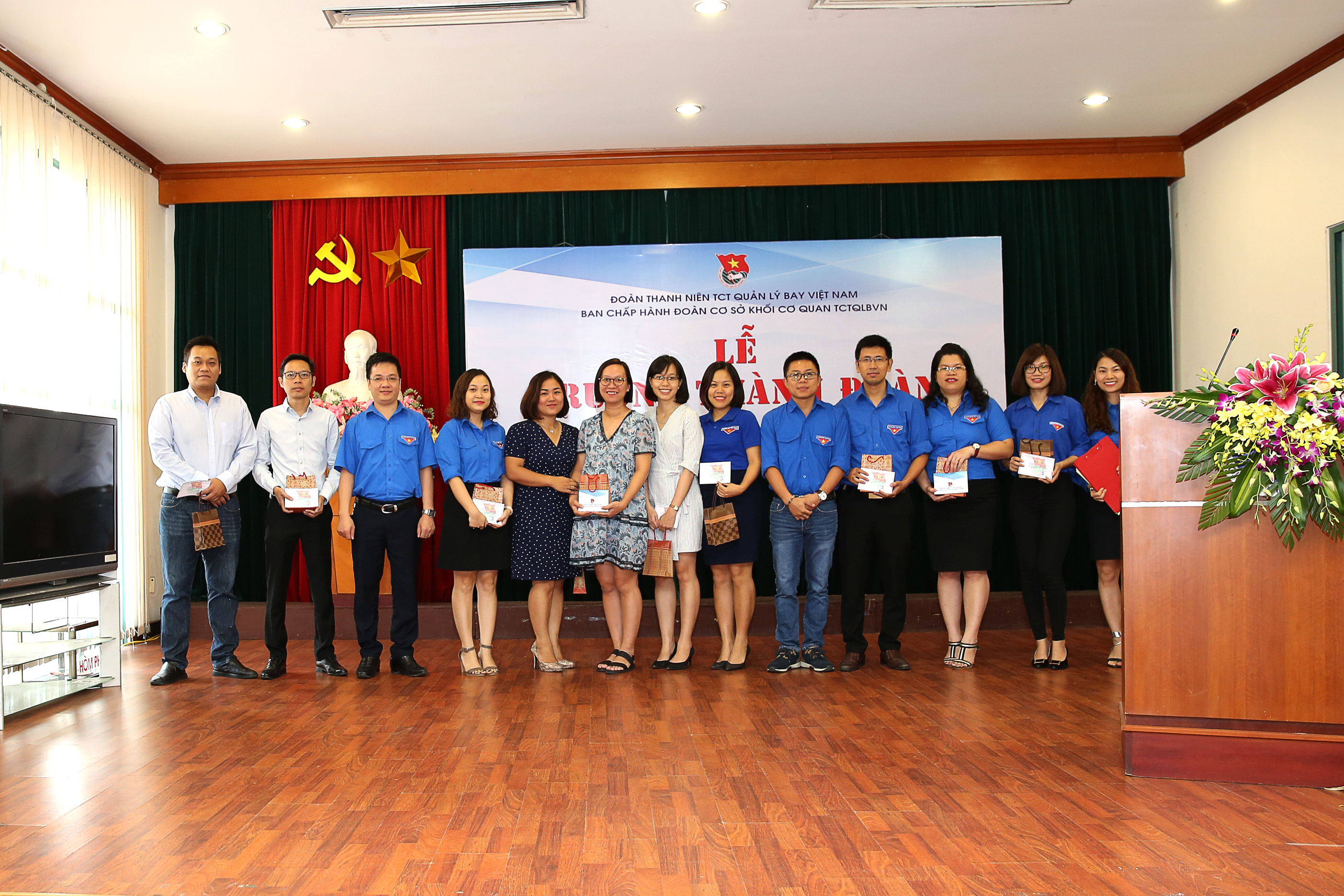 Lễ Trưởng thành Đoàn của các đoàn viên các Chi đoàn thuộc Khối cơ quan Tổng công ty Quản lý bay Việt Nam