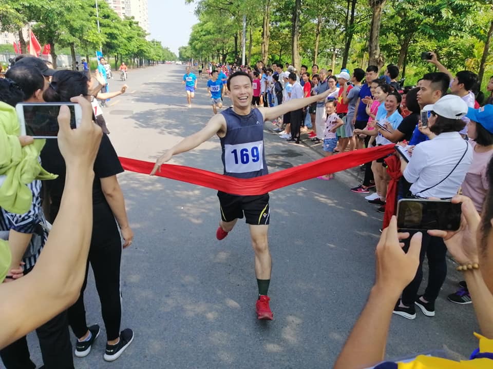 VATM: Tham gia Giải chạy Báo Hà Nội mới lần thứ 45 vì hòa bình quận Long Biên năm 2018