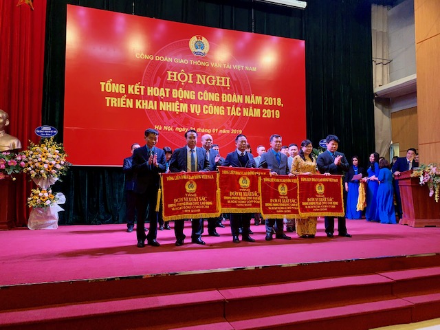 Công đoàn VATM được nhận Cờ thi đua xuất sắc của Tổng Liên đoàn Lao động Việt Nam
