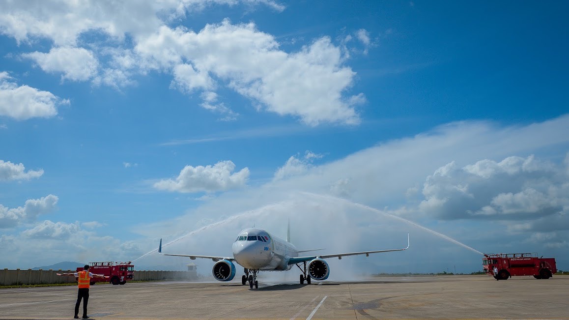 Điều hành chuyến bay quốc tế đầu tiên đến sân bay Phù Cát