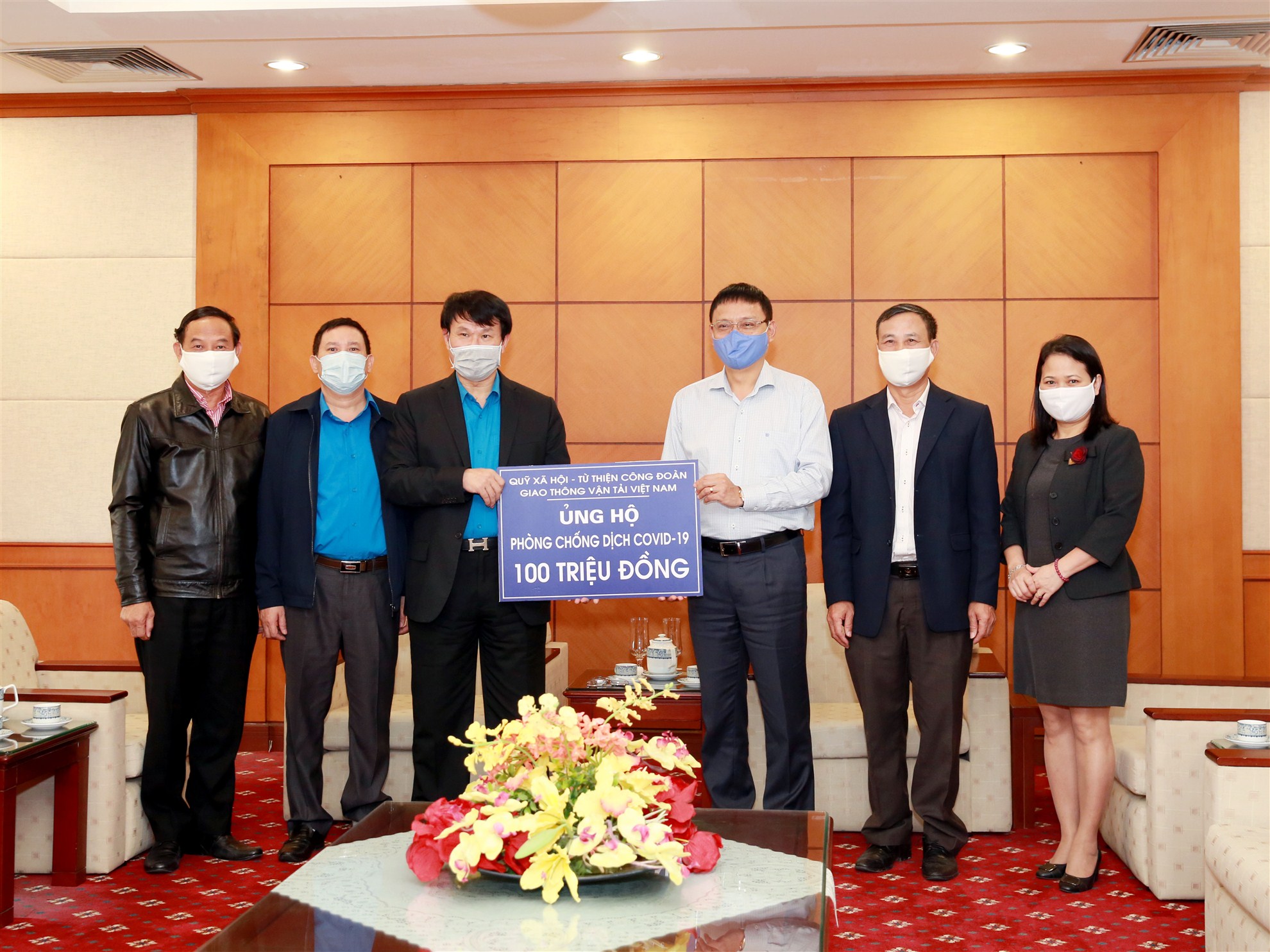 Công đoàn GTVT Việt Nam trao hỗ trợ công tác phòng chống dịch Covid-19