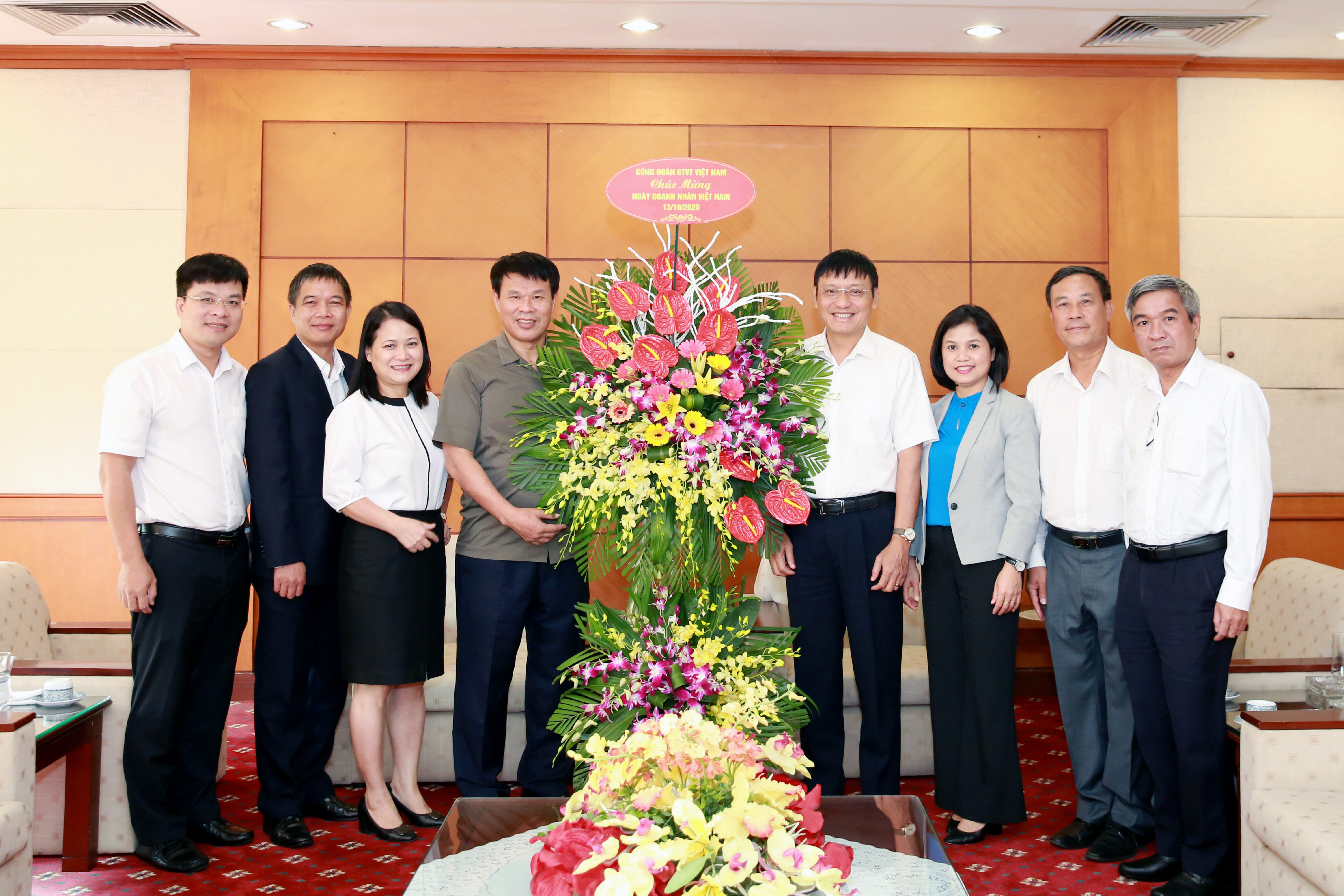 Chủ tịch Công đoàn Giao thông vận tải Việt Nam gặp mặt chúc mừng Lãnh đạo VATM nhân ngày Doanh nhân Việt Nam