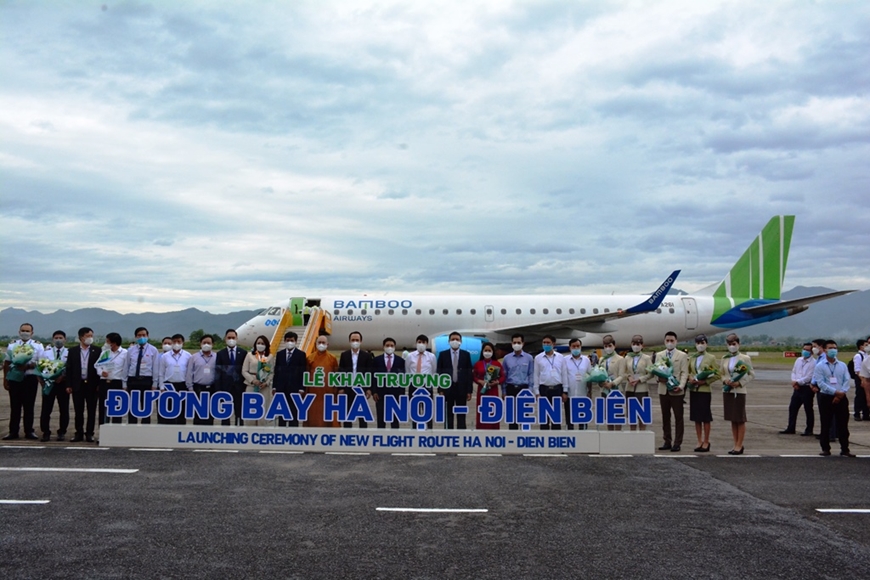 Đài Kiểm soát không lưu Điện Biên tiếp nhận điều hành bay máy bay phản lực Embraer 190