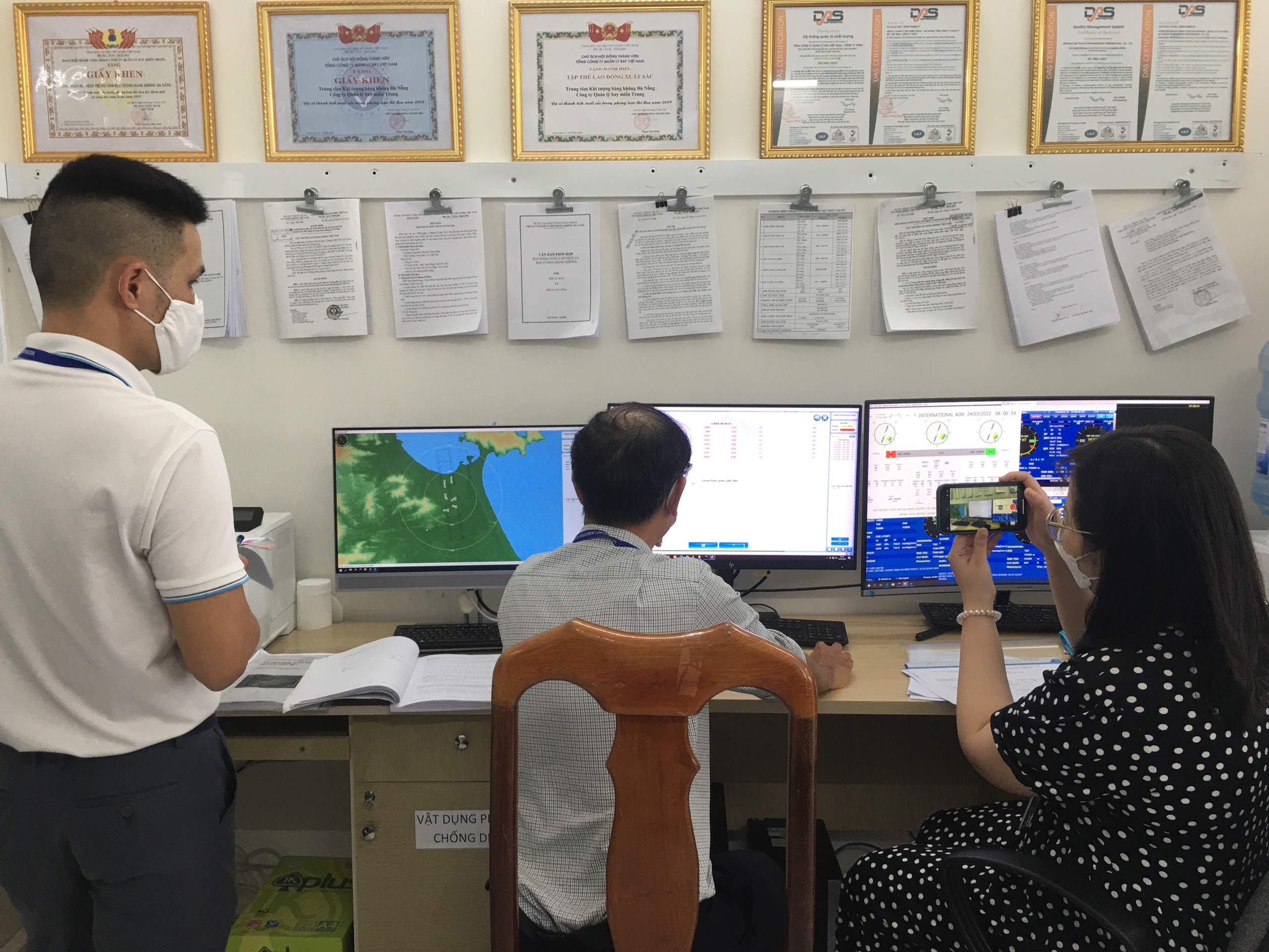 Kiểm tra công tác bảo đảm dịch vụ khí tượng tại Trung tâm Khí tượng hàng không Đà Nẵng
