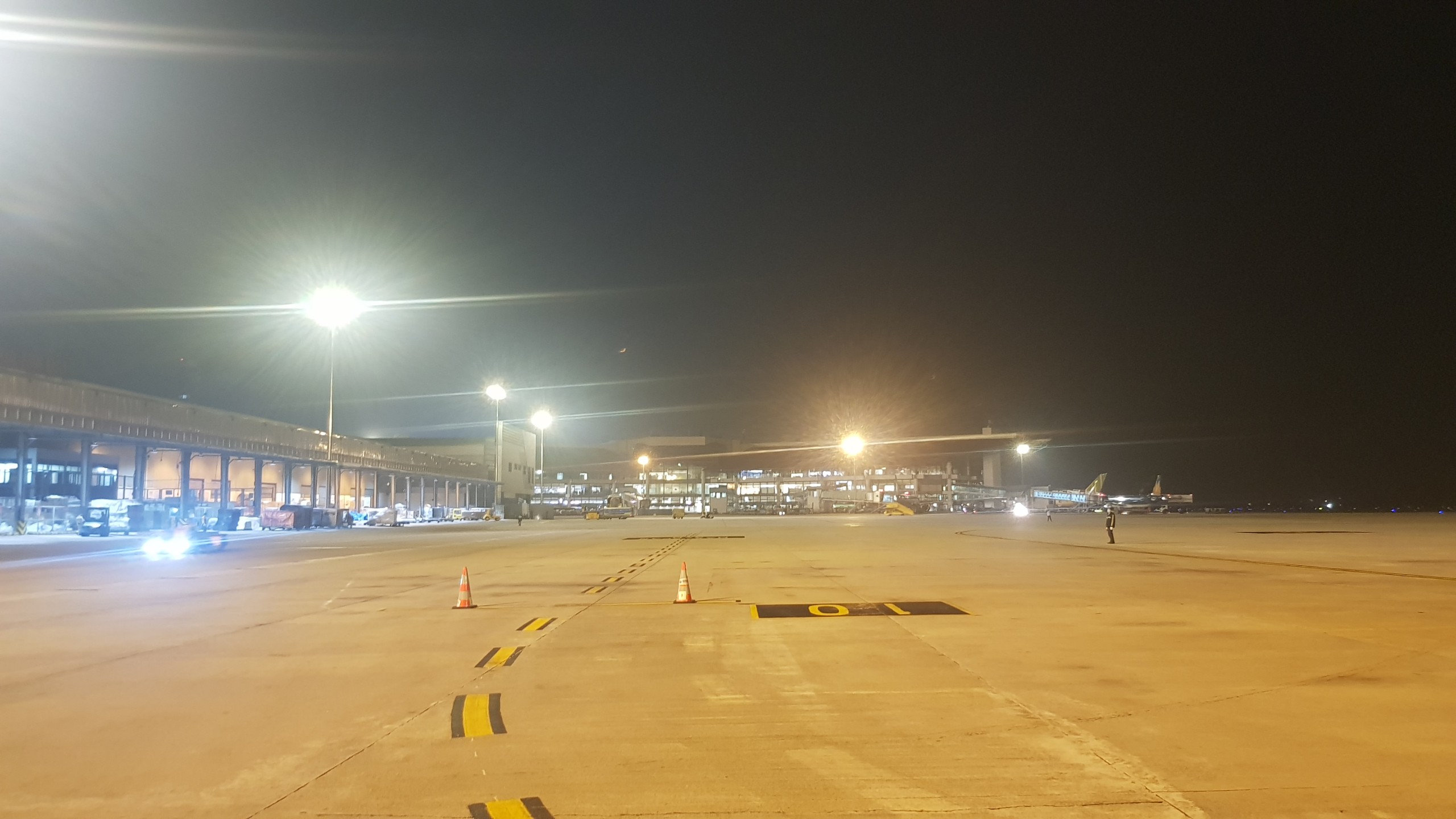 Sử dụng chóp an toàn trong dịch vụ đánh tín hiệu tàu bay tại Sân bay quốc tế Nội Bài