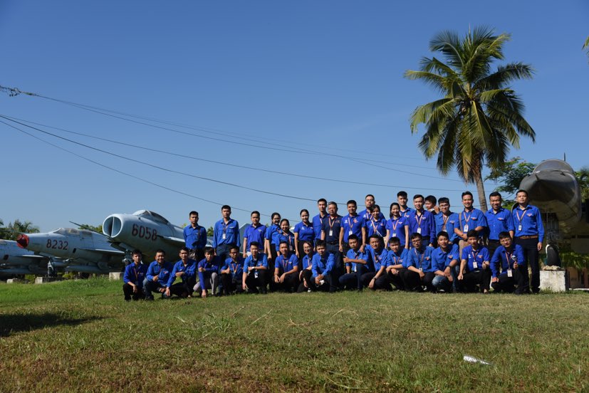Đoàn Thanh niên Công ty Quản lý bay miền Trung dâng hương tưởng niệm các anh hùng liệt sĩ Sư đoàn không quân 372