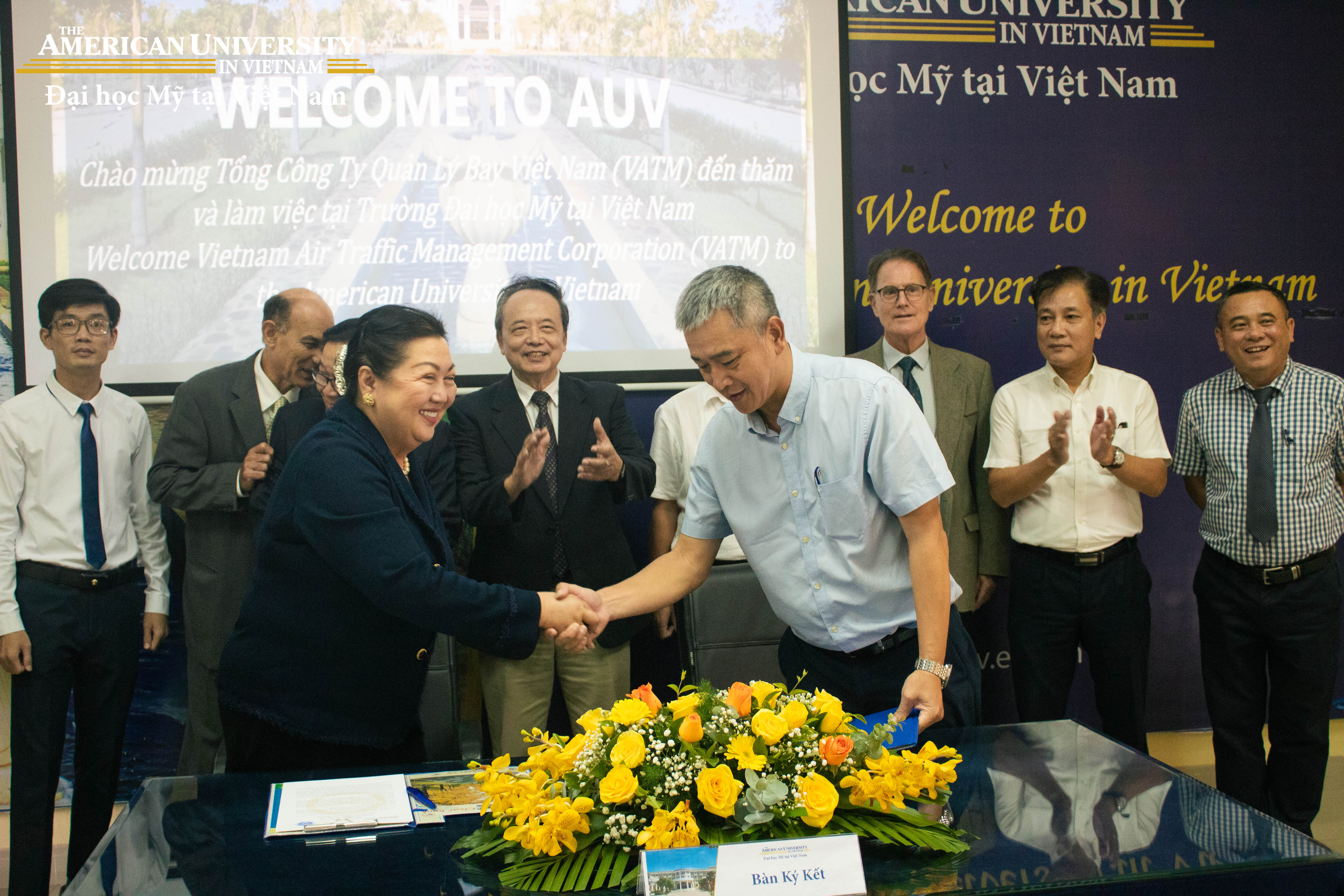VATM và Trường Đại học Mỹ tại Việt Nam ký kết Biên bản ghi nhớ