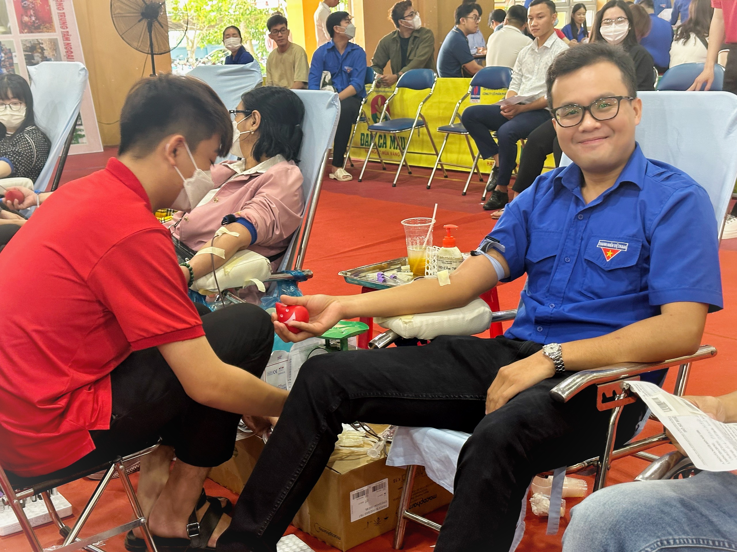 Đoàn Thanh niên Đài Kiểm Soát Không Lưu và Trạm Radar thông tin Cà Mau tham gia ngày hội hiến máu tình nguyện lần thứ XIX