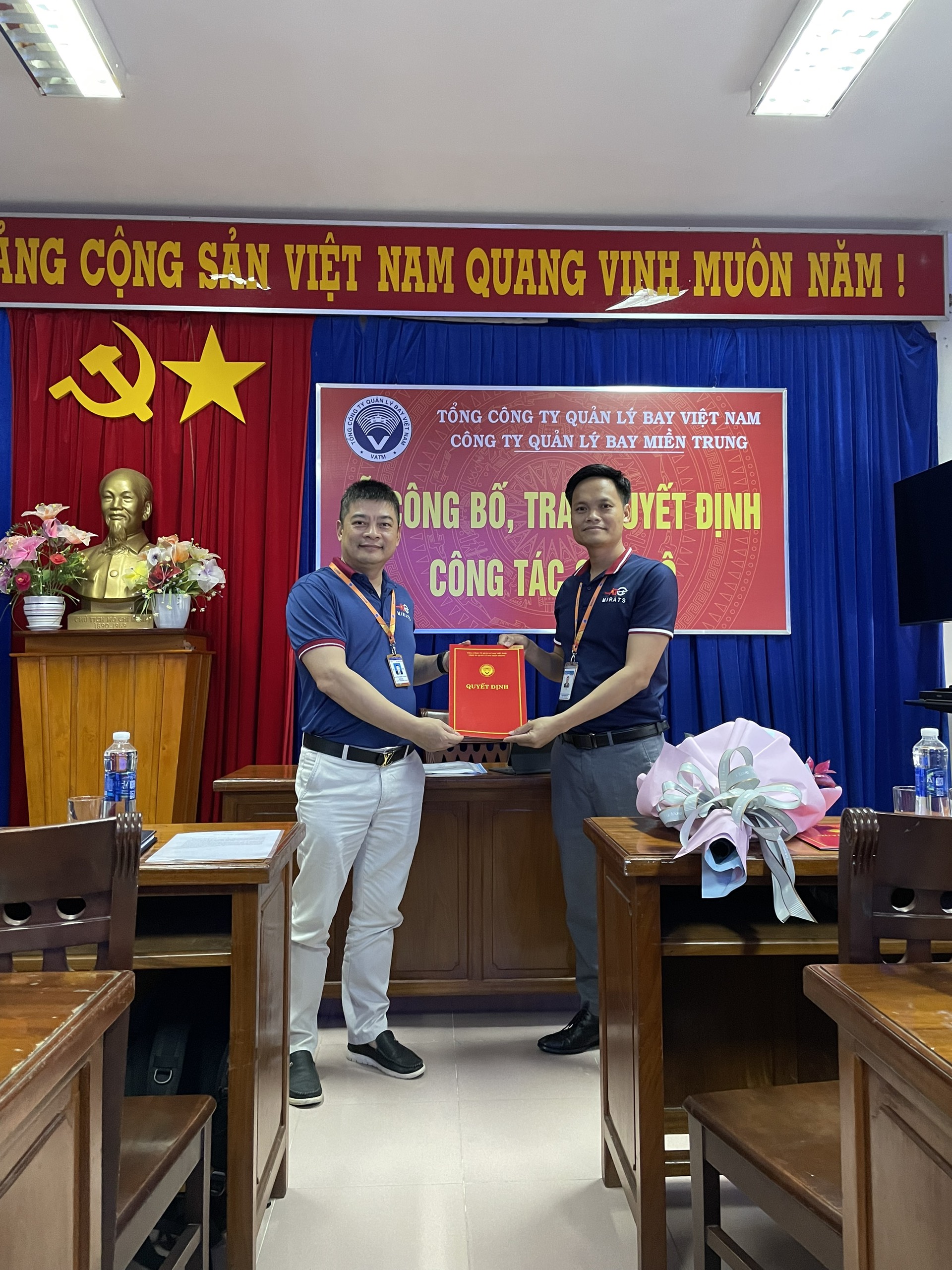 Lễ công bố và trao Quyết định bổ nhiệm Đài trưởng Đài Kiểm soát không lưu Phú Bài