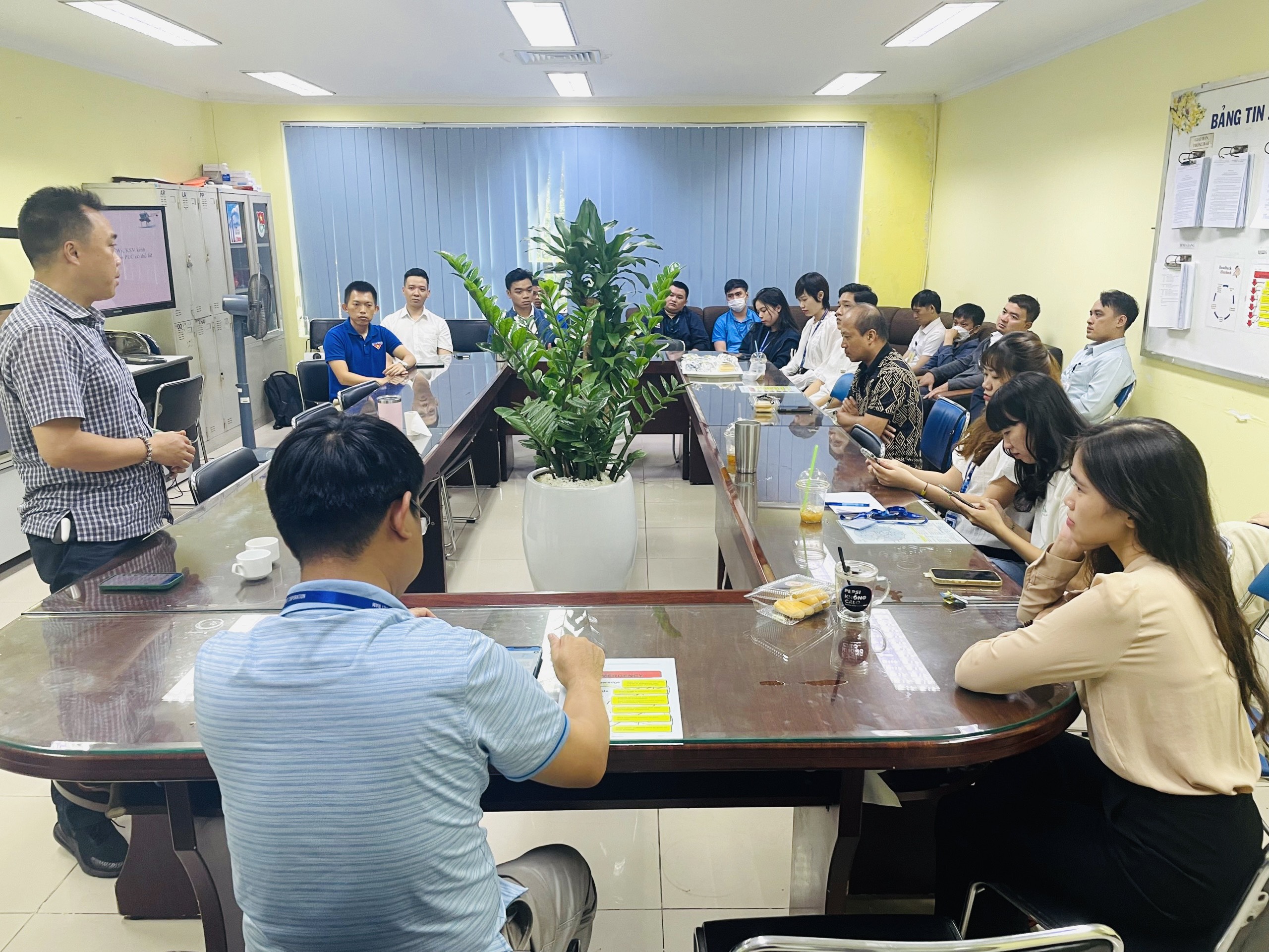 Chi đoàn Trung tâm Kiểm soát Đường dài Hồ Chí Minh tổ chức sinh hoạt chuyên đề mùa cao điểm hè 2023