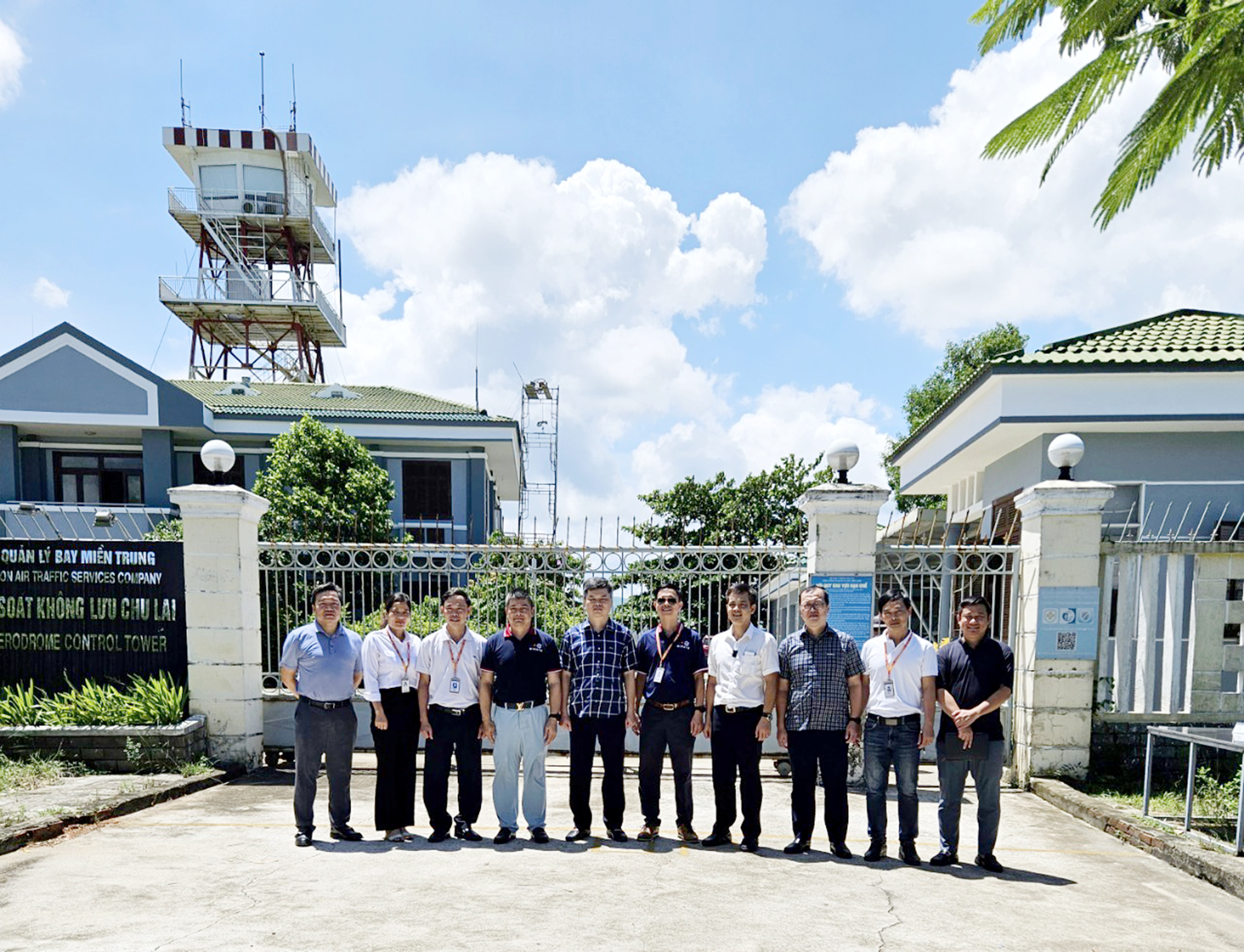 Quyền Tổng Giám đốc Nguyễn Công Long đi khảo sát, xây dựng phương án đảm bảo vị trí làm việc cho kiểm soát viên không lưu tại Cảng Hàng không Chu Lai