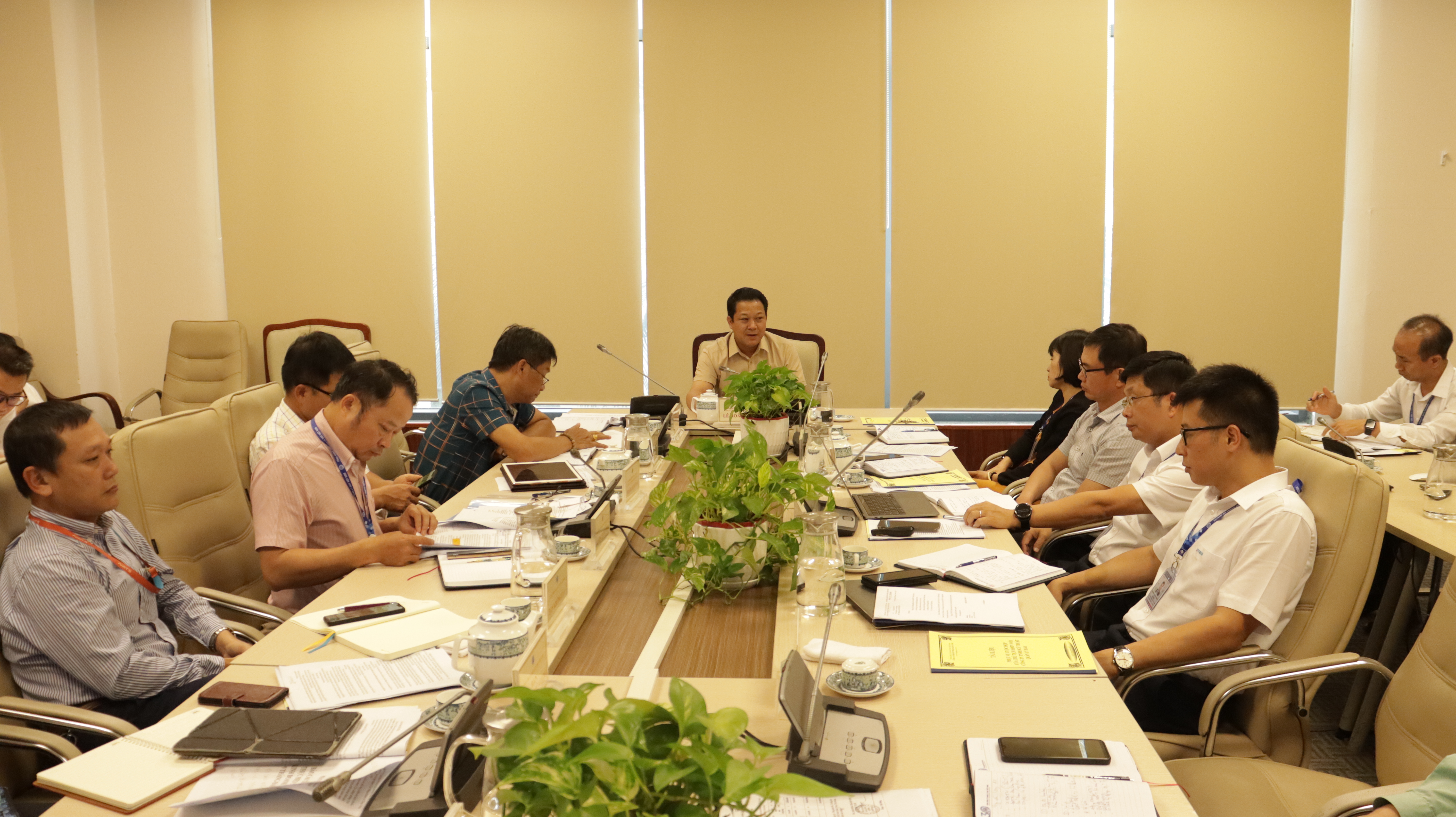 Chủ tịch Hội đồng thành viên Lê Hoàng Minh làm việc với Công ty TNHH Kỹ thuật Quản lý bay