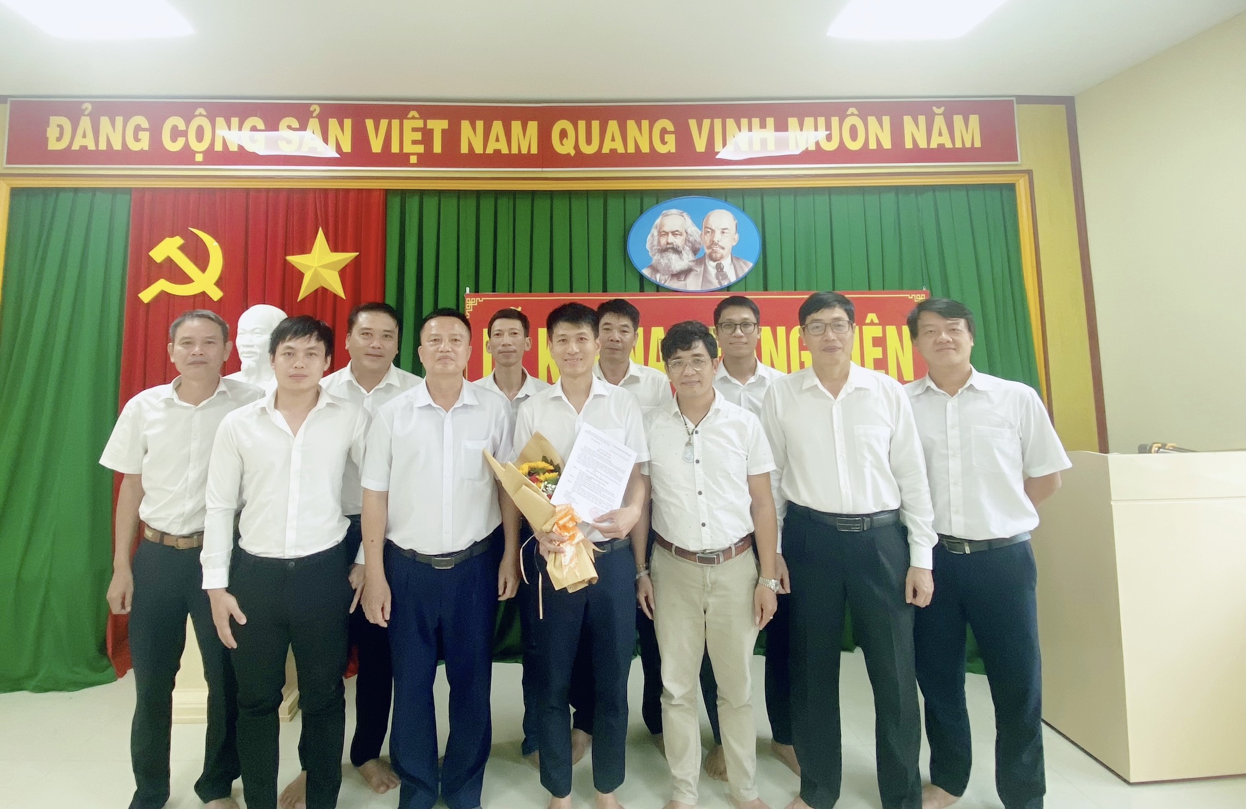 Chi bộ Đội Radar Tân Sơn Nhất tổ chức Lễ kết nạp đảng viên mới