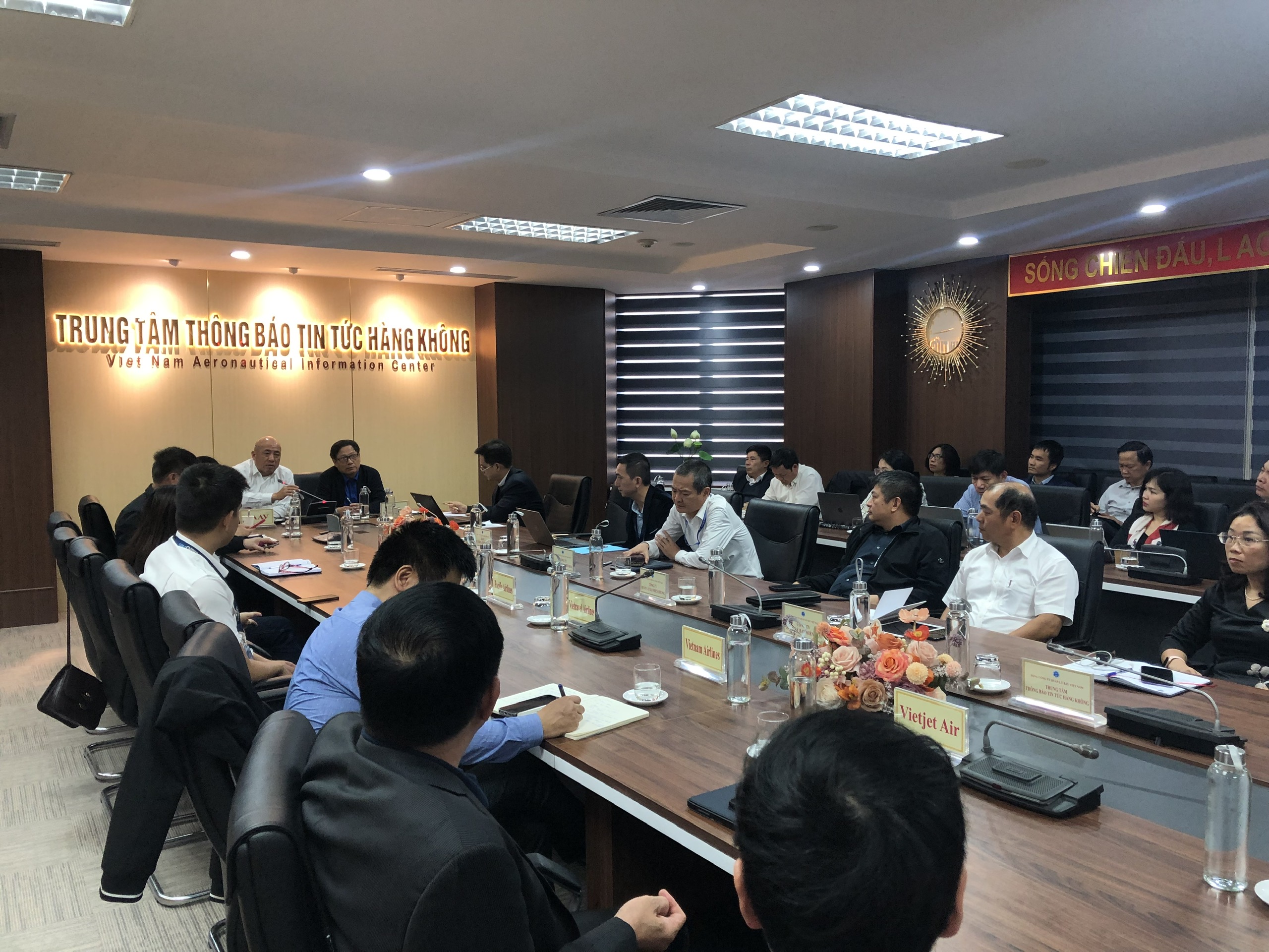 Tổng công ty Quản lý bay Việt Nam tổ chức cuộc họp về khai thác, trao đổi công tác cung cấp dịch vụ không lưu với các Hãng hàng không