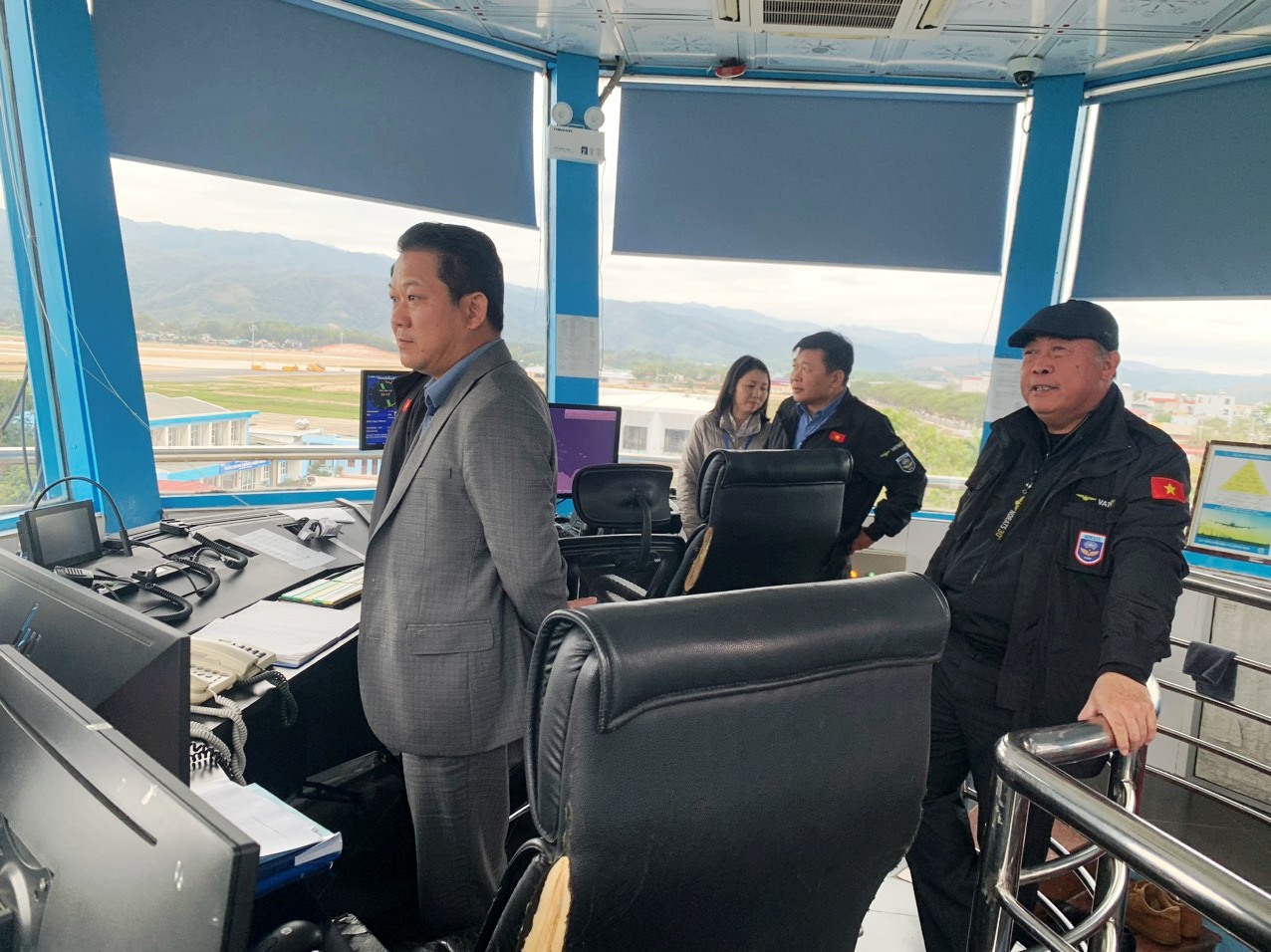 Chủ tịch Lê Hoàng Minh đến thăm và chúc Tết cán bộ, nhân viên tại các cơ sở điều hành bay
