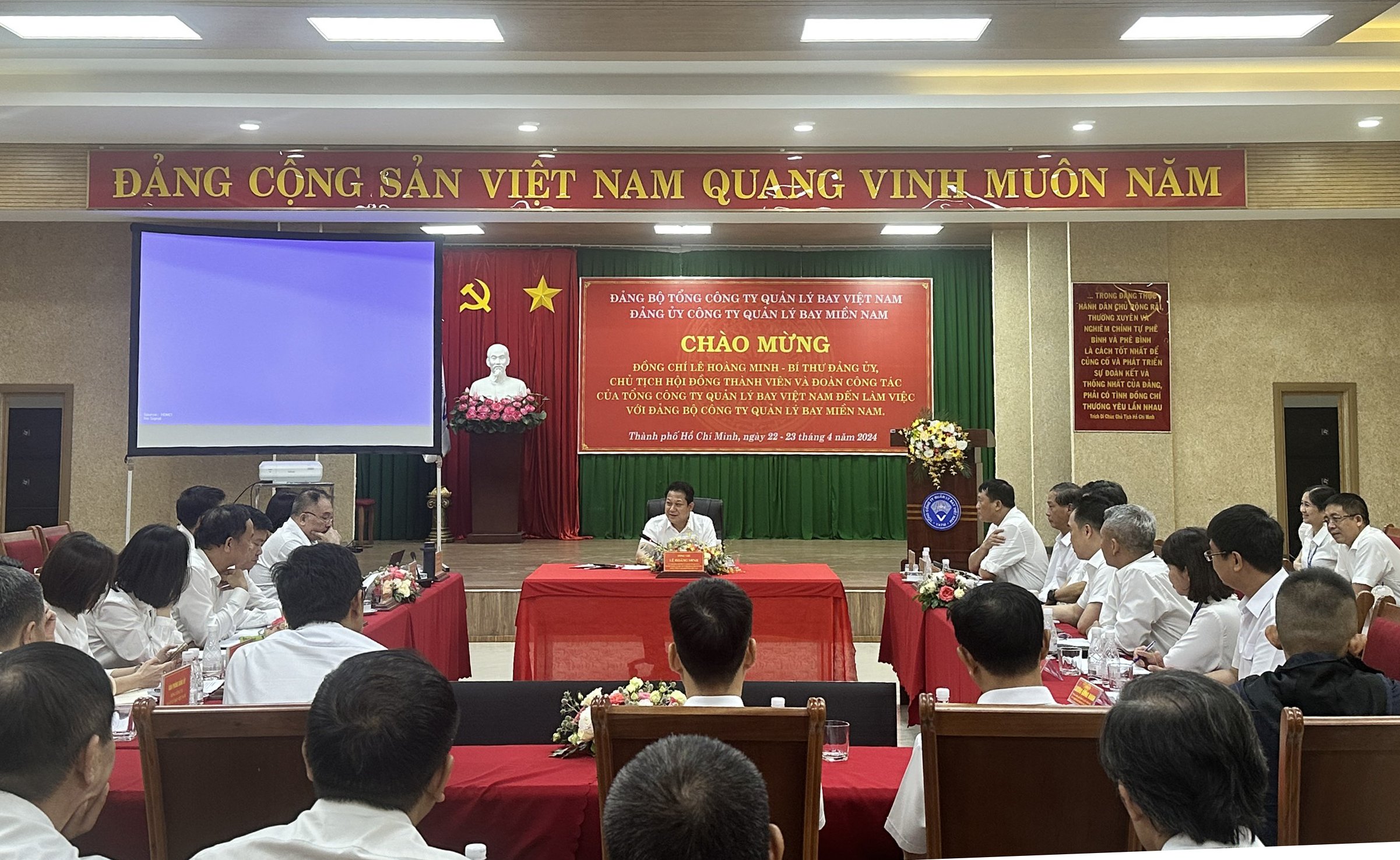 Bí thư Đảng uỷ Lê Hoàng Minh thăm và làm việc tại Đảng bộ Công ty Quản lý bay miền Nam