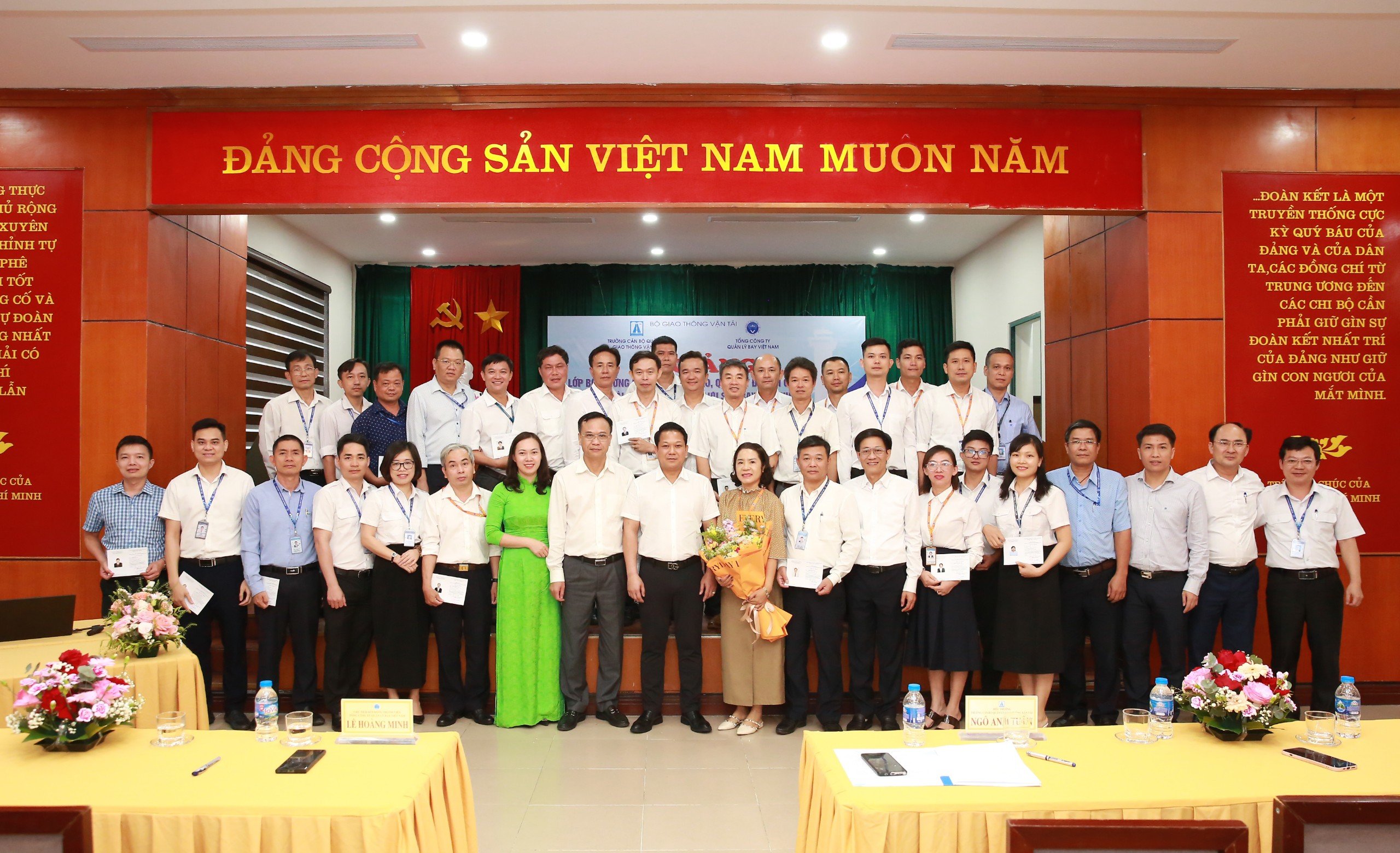 VATM: Bế giảng khóa Bồi dưỡng kỹ năng lãnh đạo, quản lý cho cán bộ quản lý các Đài Kiểm soát không lưu sân bay địa phương khóa 2