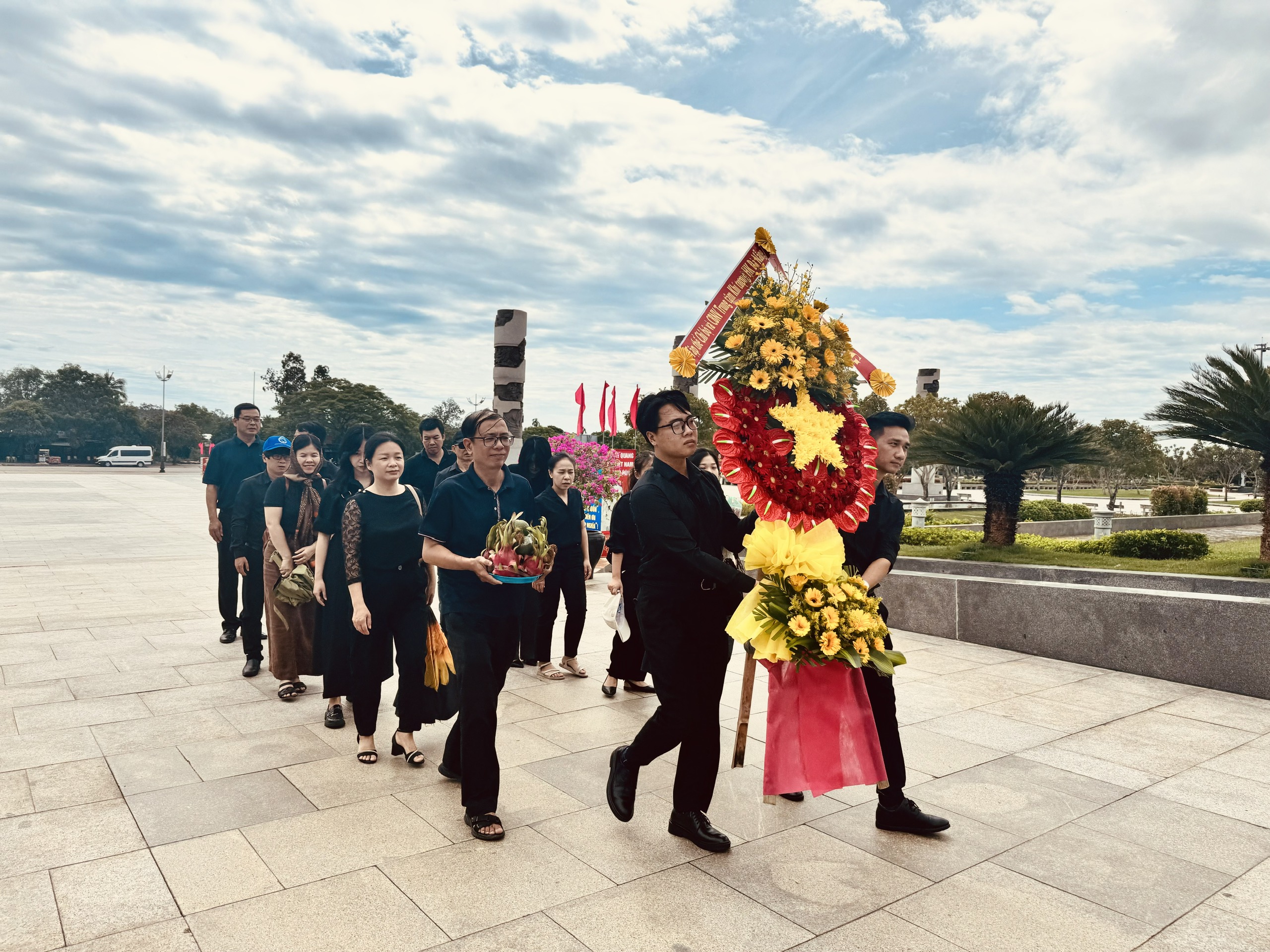 Trung tâm Khí tượng hàng không Đà Nẵng dâng hương tưởng nhớ mẹ Việt Nam anh hùng