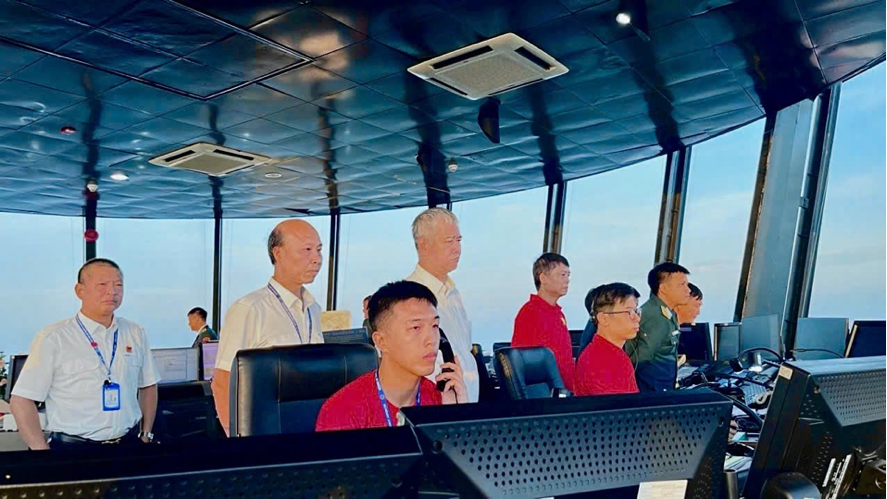 Đ_c Hồ Sỹ Tùng - Phó TGĐ TCT Quản lý bay Việt Nam và các lãnh đạo