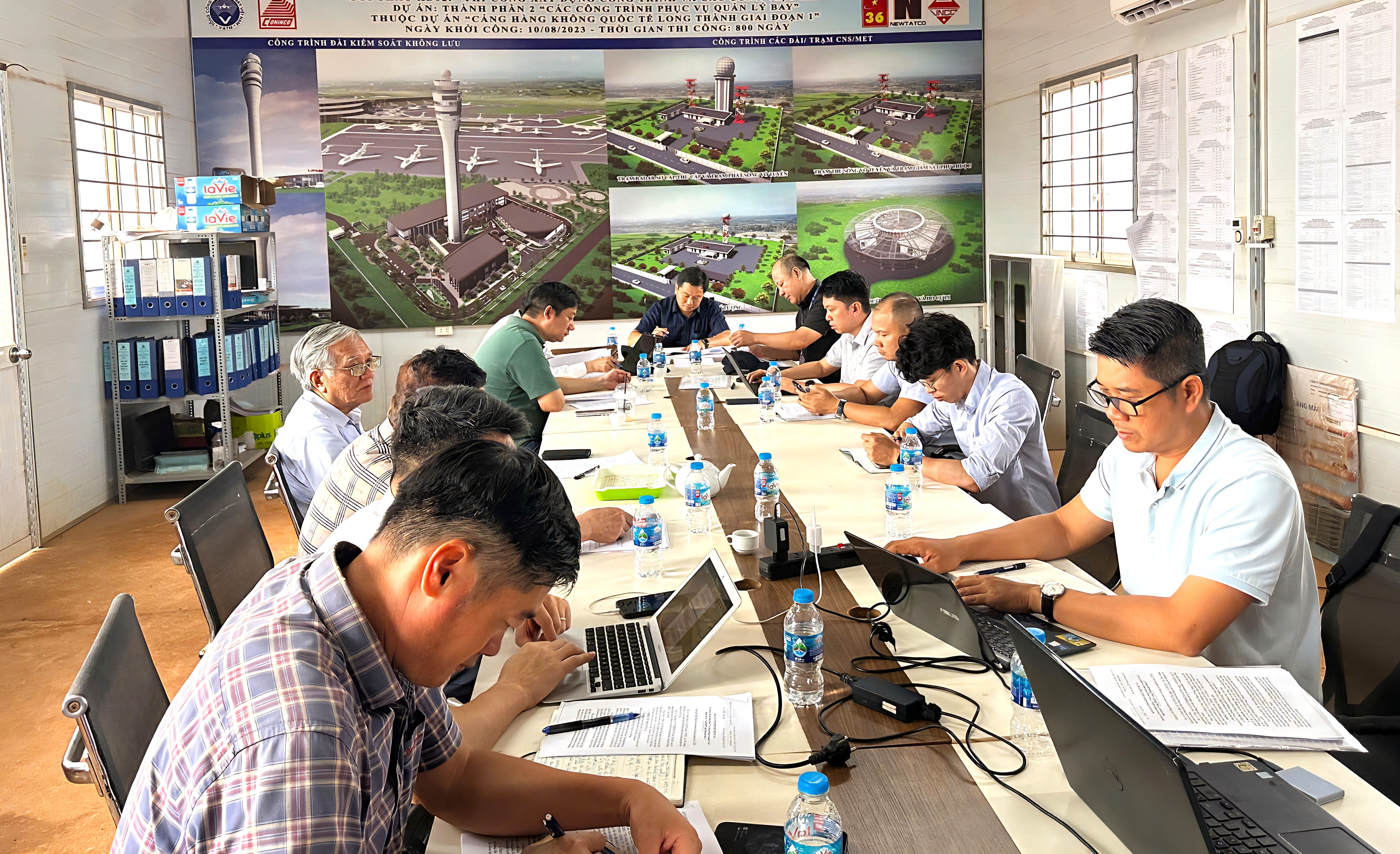 Đoàn kiểm tra của Hội đồng kiểm tra Nhà nước làm việc với Ban Quản lý Dự án Long Thành tại văn phòng công trường