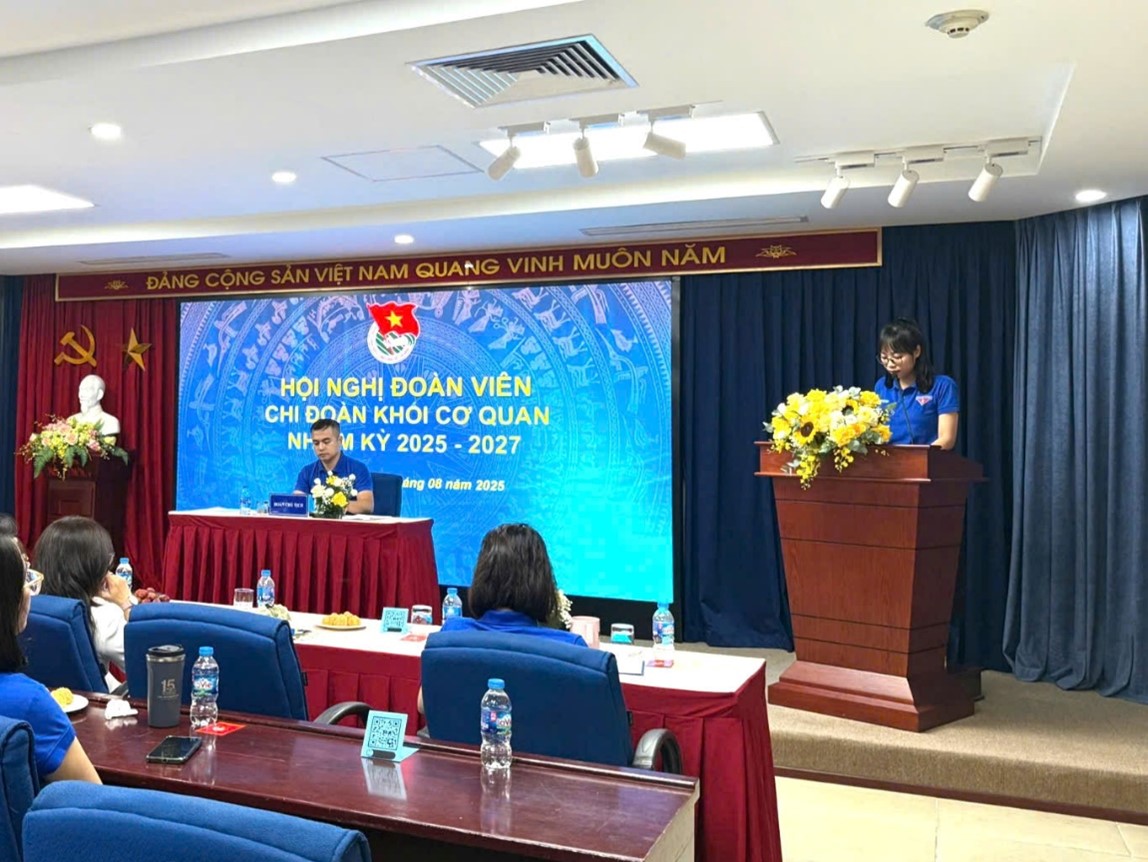 Ảnh 3. Đồng chí Nguyễn Thị Huyền Trang - Phó Bí thư Đoàn cơ sở Công ty phát biểu tại Hội nghị