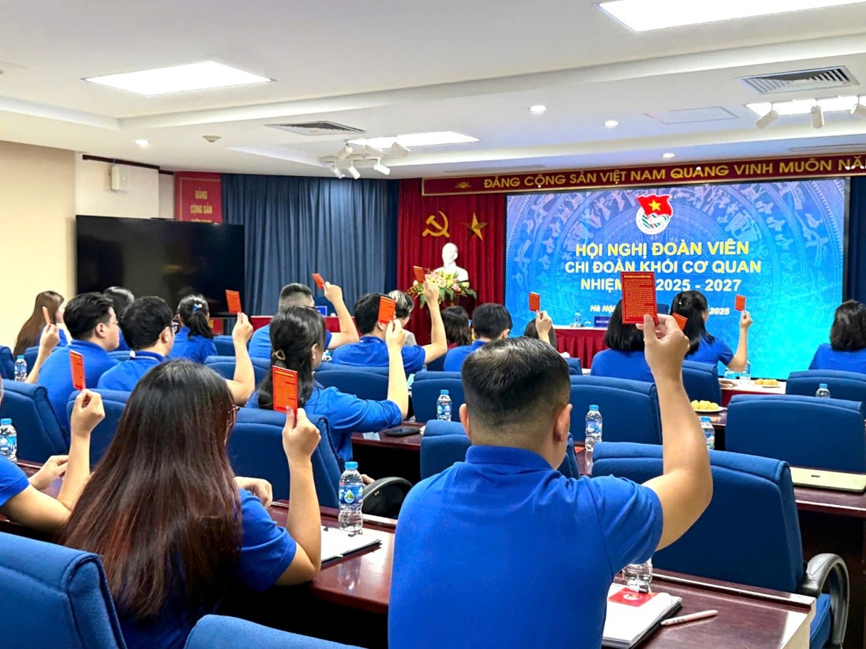 Ảnh 4. Hội nghị biểu quyết